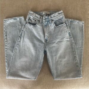 Abercrombie Curve Love Ultra High Rise 90s Straight Jeans